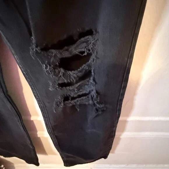Good American Jeans in Size 6 In Color Black - Picture 4 of 9